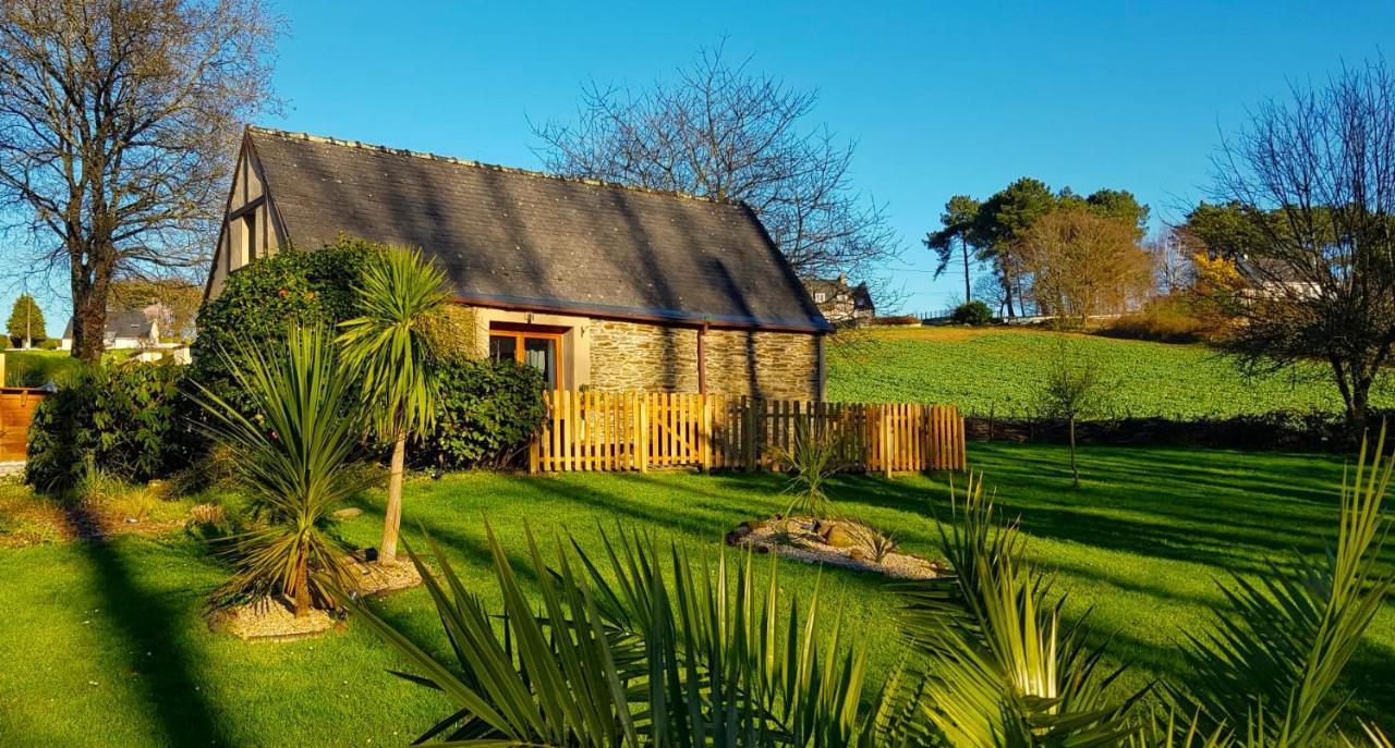 Le Vieux Moulin Gites - Detached Cottage With Garden Views And Pool Guégon Esterno foto