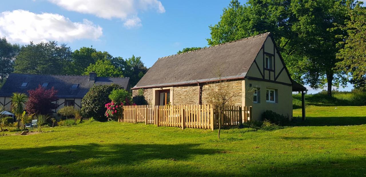 Le Vieux Moulin Gites - Detached Cottage With Garden Views And Pool Guégon Esterno foto