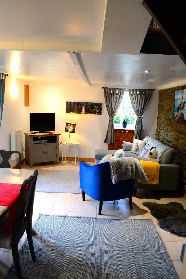 Le Vieux Moulin Gites - Detached Cottage With Garden Views And Pool Guégon Esterno foto