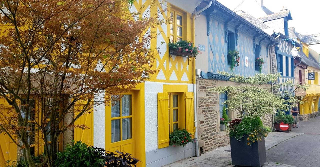 Le Vieux Moulin Gites - Detached Cottage With Garden Views And Pool Guégon Esterno foto