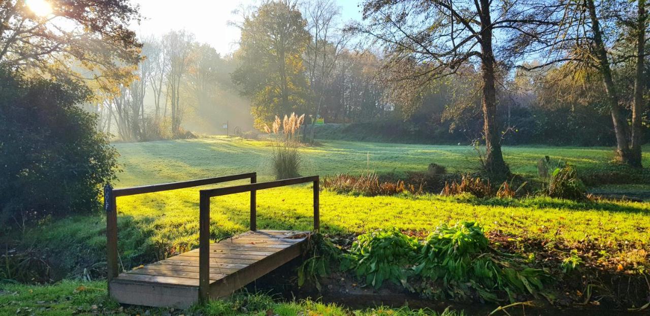 Le Vieux Moulin Gites - Detached Cottage With Garden Views And Pool Guégon Esterno foto