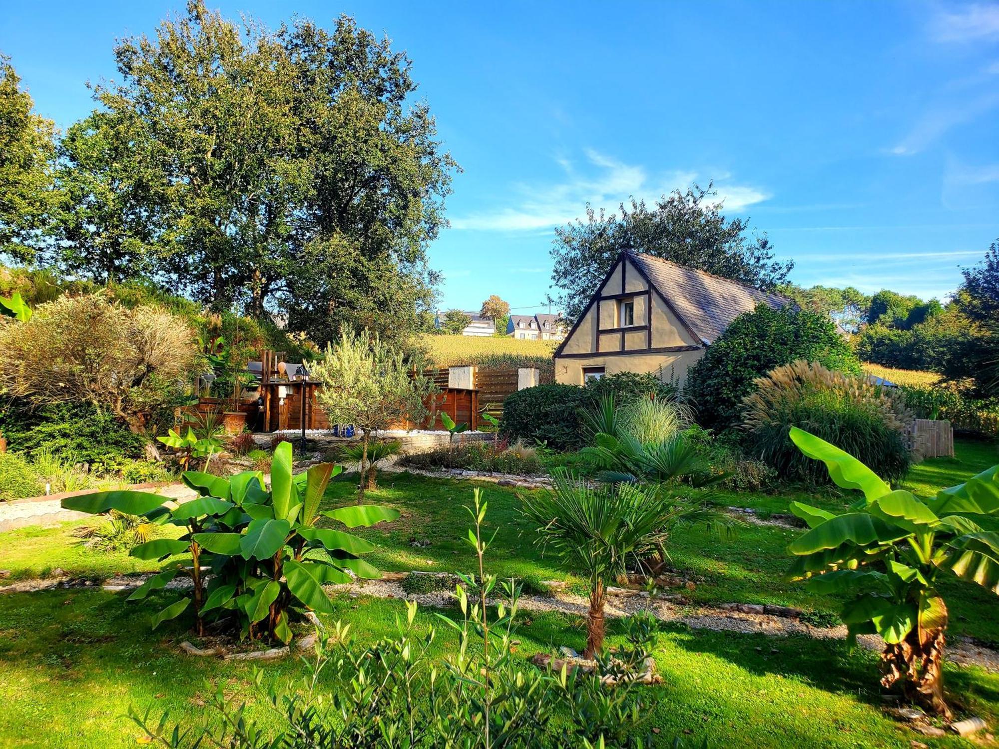 Le Vieux Moulin Gites - Detached Cottage With Garden Views And Pool Guégon Esterno foto