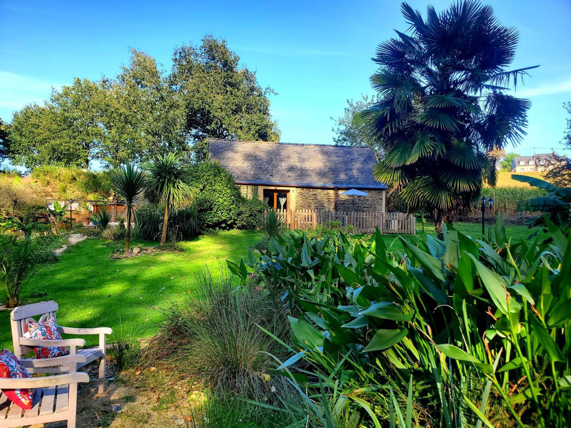 Le Vieux Moulin Gites - Detached Cottage With Garden Views And Pool Guégon Esterno foto
